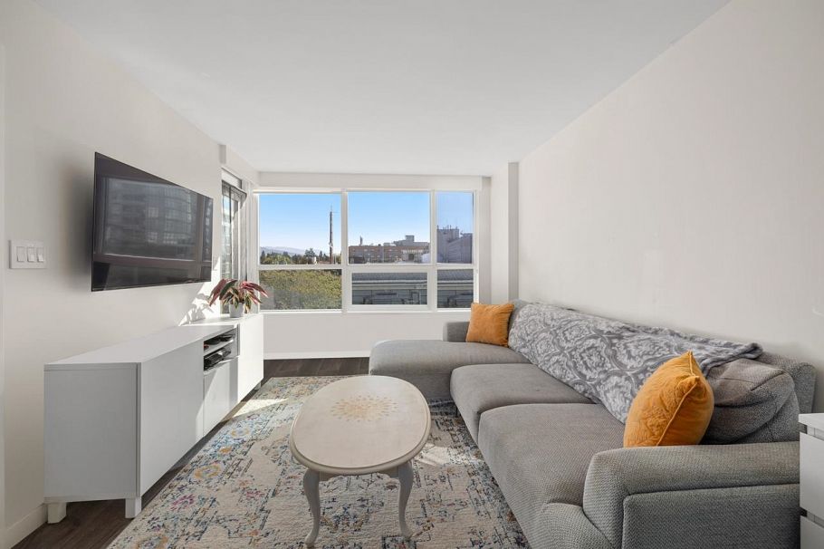 610 125 E 14th Street North Vancouver, BC - 4