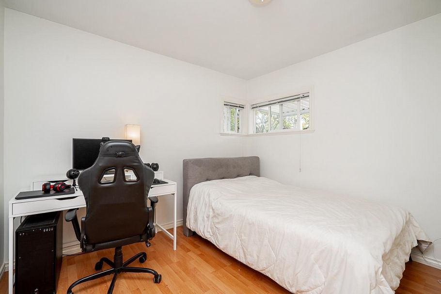 1595 E 36th Avenue Vancouver, BC - 12