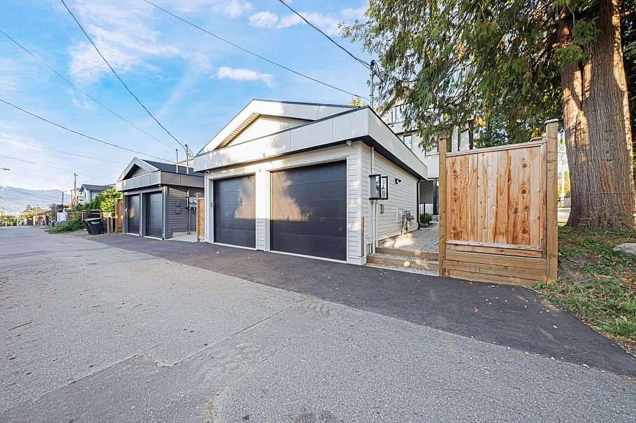 2 1233 E 37th Avenue Vancouver, BC - 27