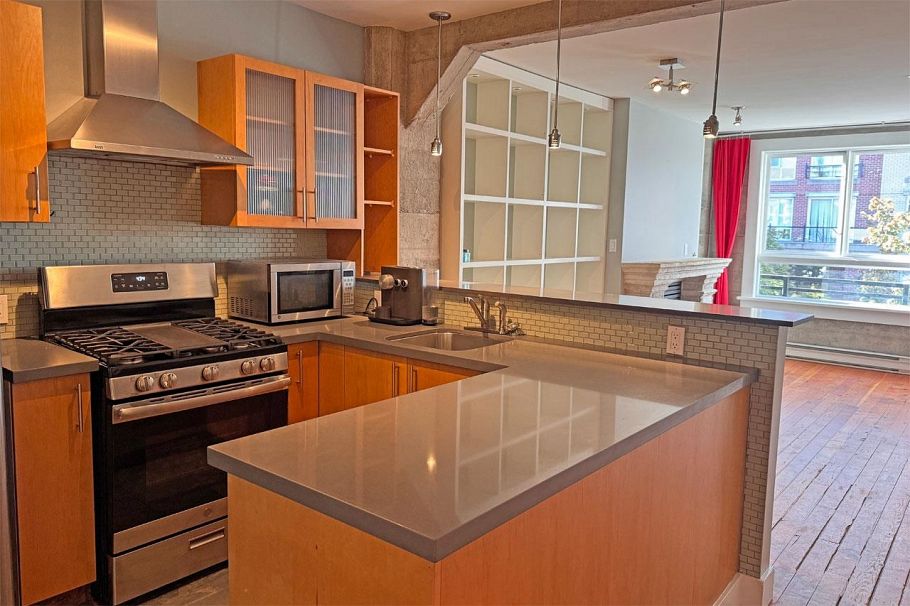 301 1216 Homer Street Vancouver, BC - 2