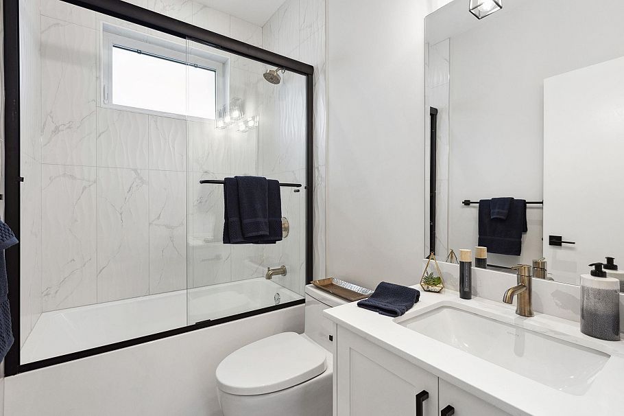 1330 W 15th Street North Vancouver, BC - 12