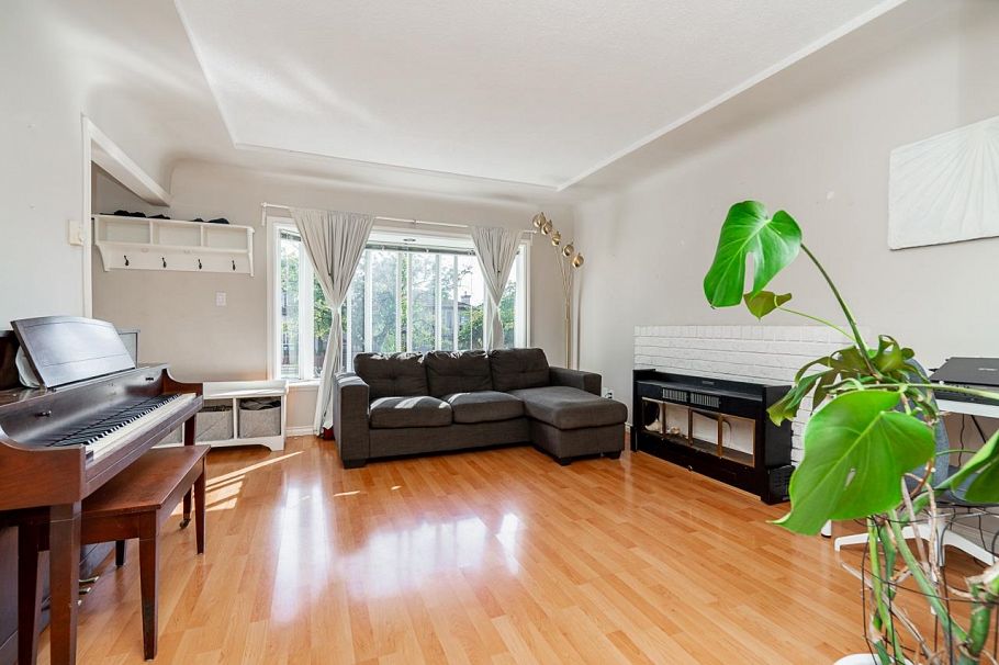 1595 E 36th Avenue Vancouver, BC - 5