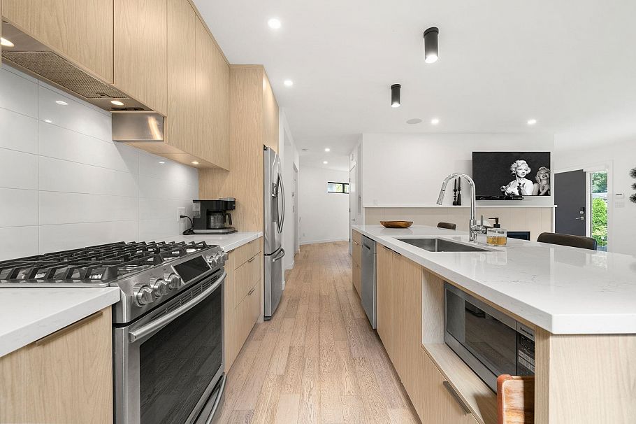 2025 Mackay Avenue North Vancouver, BC - 10