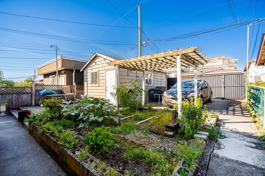 1595 E 36th Avenue Vancouver, BC - 28