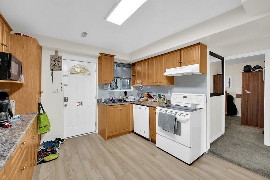 1457 SE Marine Drive Vancouver, BC - 10