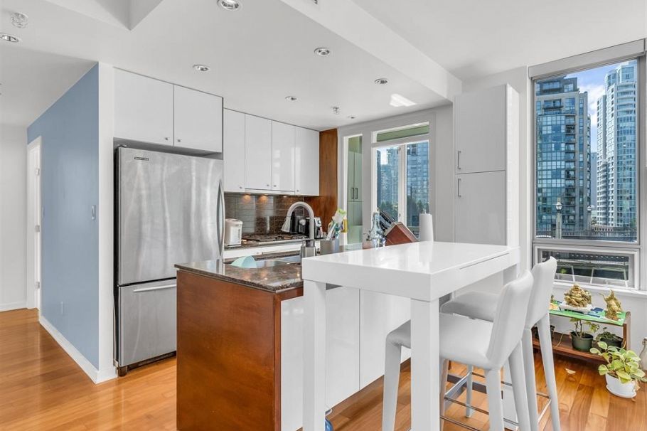 701 1005 Beach Avenue Vancouver, BC - 14