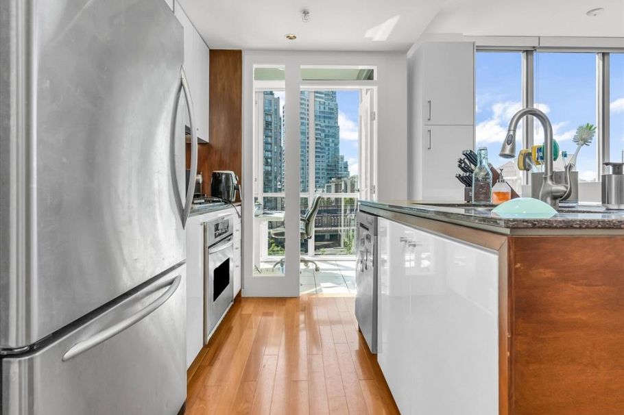 701 1005 Beach Avenue Vancouver, BC - 13