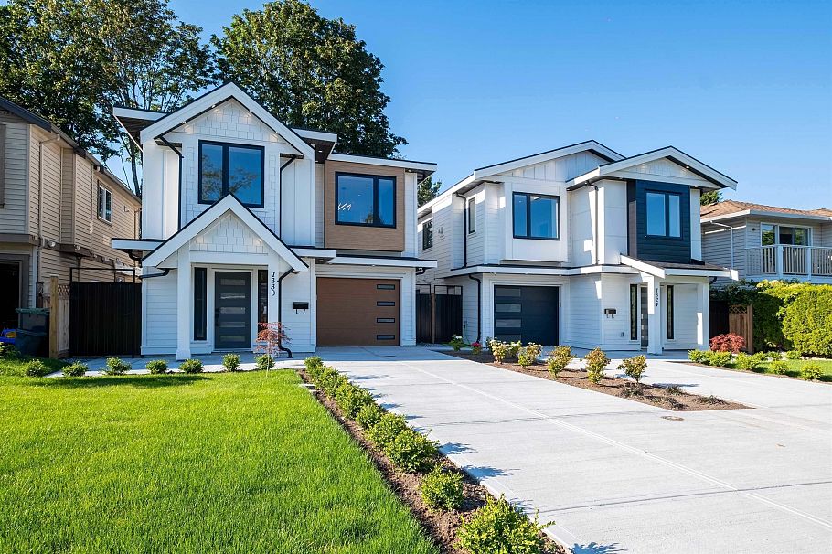 1330 W 15th Street North Vancouver, BC - 2