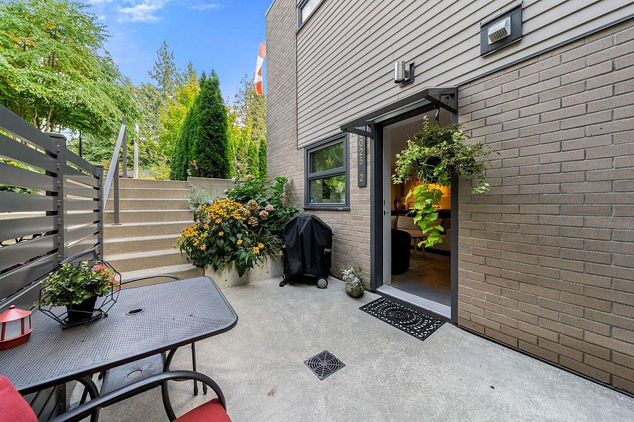 2025 Mackay Avenue North Vancouver, BC - 28