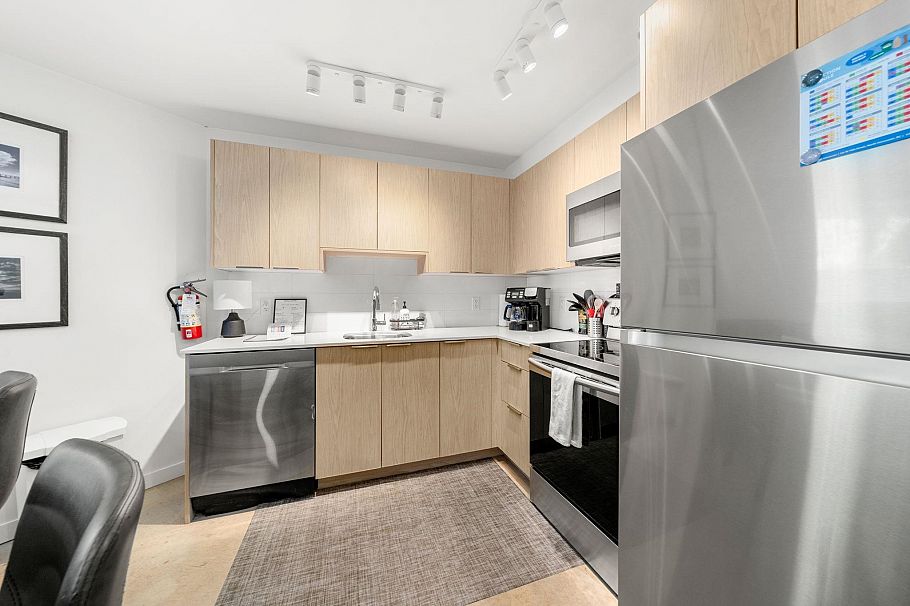 2025 Mackay Avenue North Vancouver, BC - 32