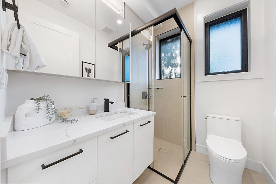 2 1233 E 37th Avenue Vancouver, BC - 15