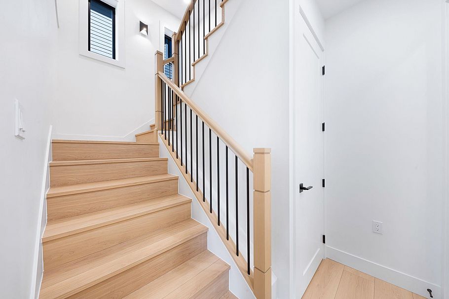 2 1233 E 37th Avenue Vancouver, BC - 12