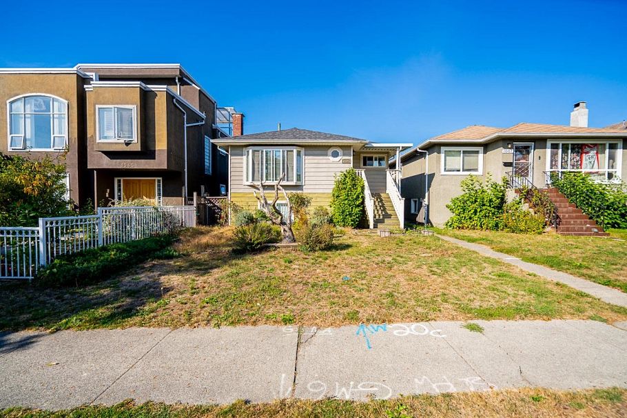 1595 E 36th Avenue Vancouver, BC - 2