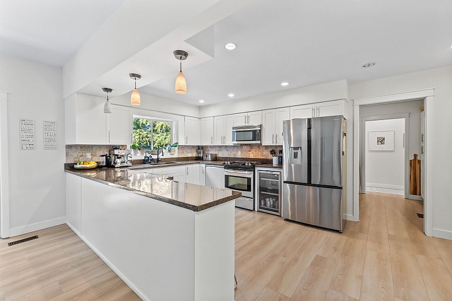 8 Halss Crescent Vancouver, BC - 6