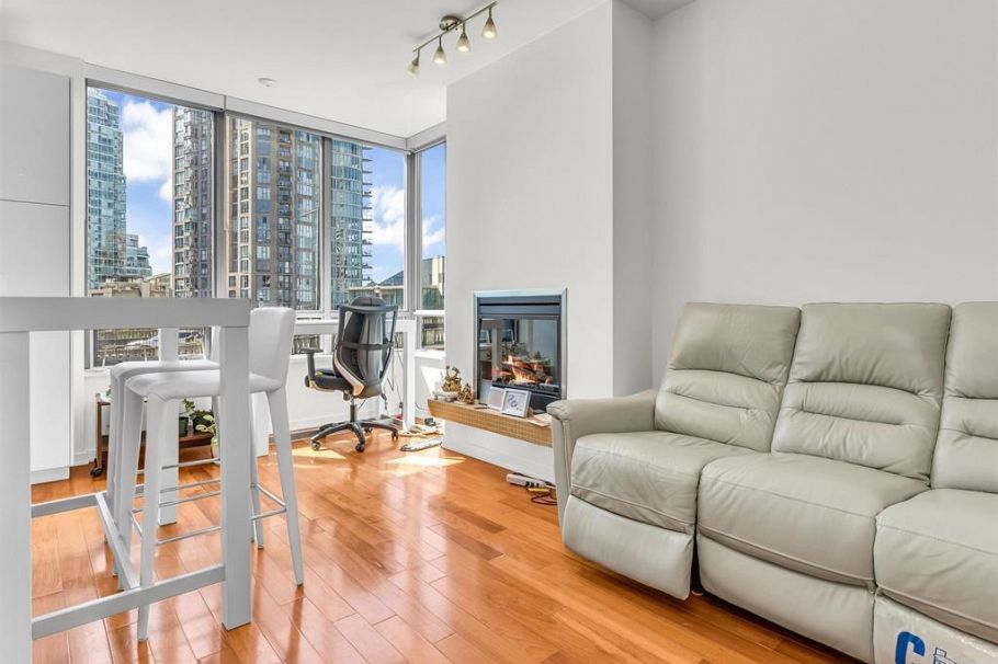 701 1005 Beach Avenue Vancouver, BC - 17