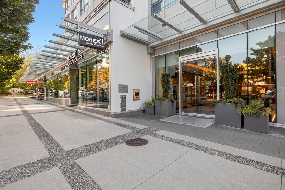 610 125 E 14th Street North Vancouver, BC - 30