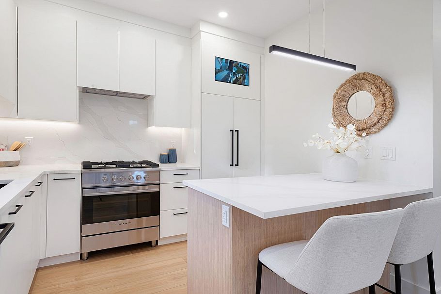 2 1233 E 37th Avenue Vancouver, BC - 3