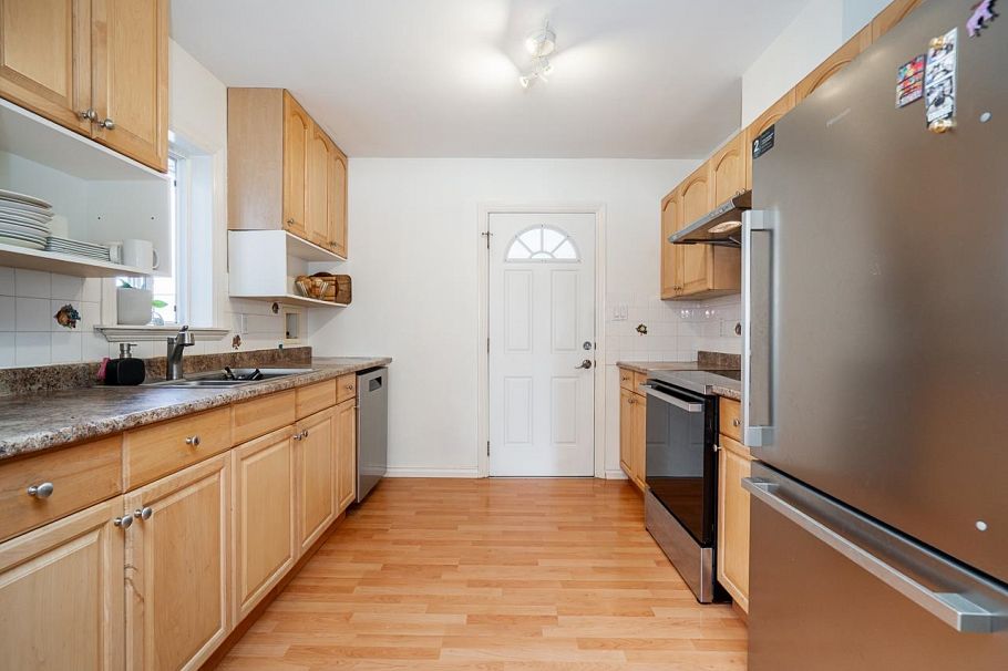 1595 E 36th Avenue Vancouver, BC - 8