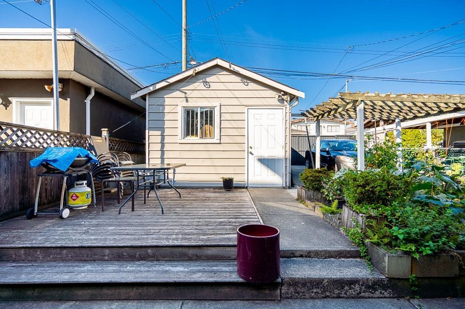 1595 E 36th Avenue Vancouver, BC - 25