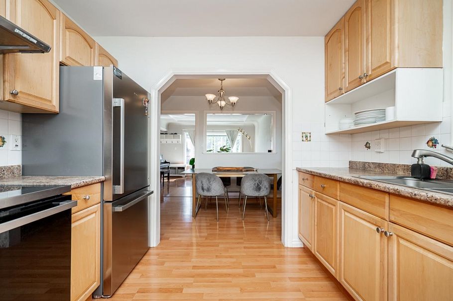 1595 E 36th Avenue Vancouver, BC - 9