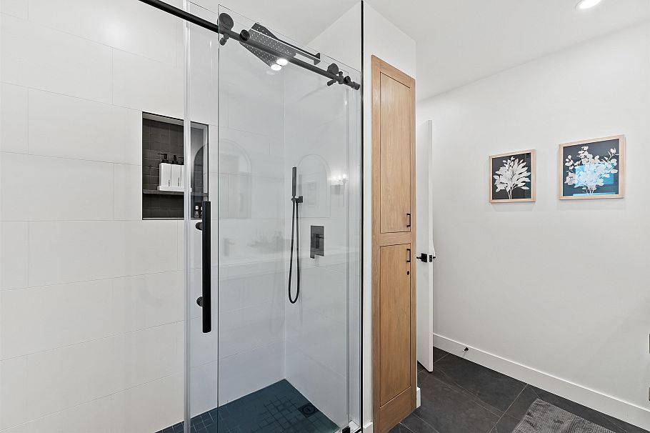 8 Halss Crescent Vancouver, BC - 9