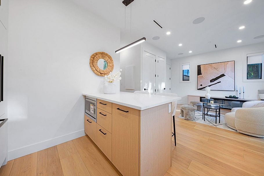 2 1233 E 37th Avenue Vancouver, BC - 4