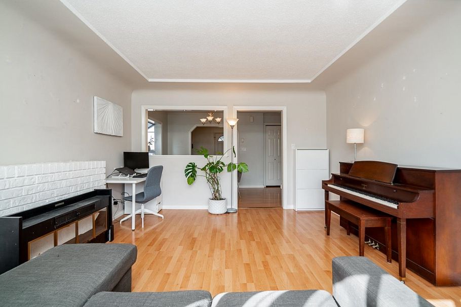 1595 E 36th Avenue Vancouver, BC - 3