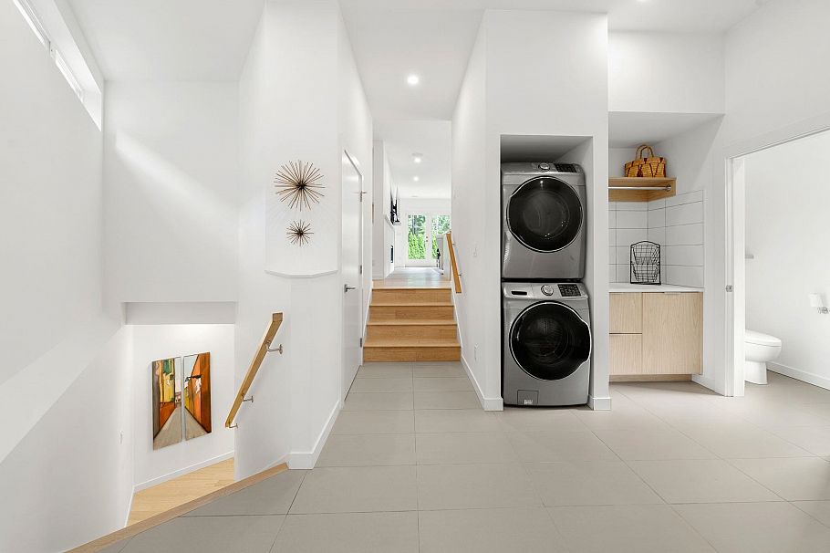 2025 Mackay Avenue North Vancouver, BC - 25