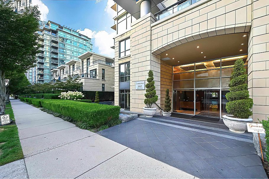 301 1863 Alberni Street Vancouver, BC - 2