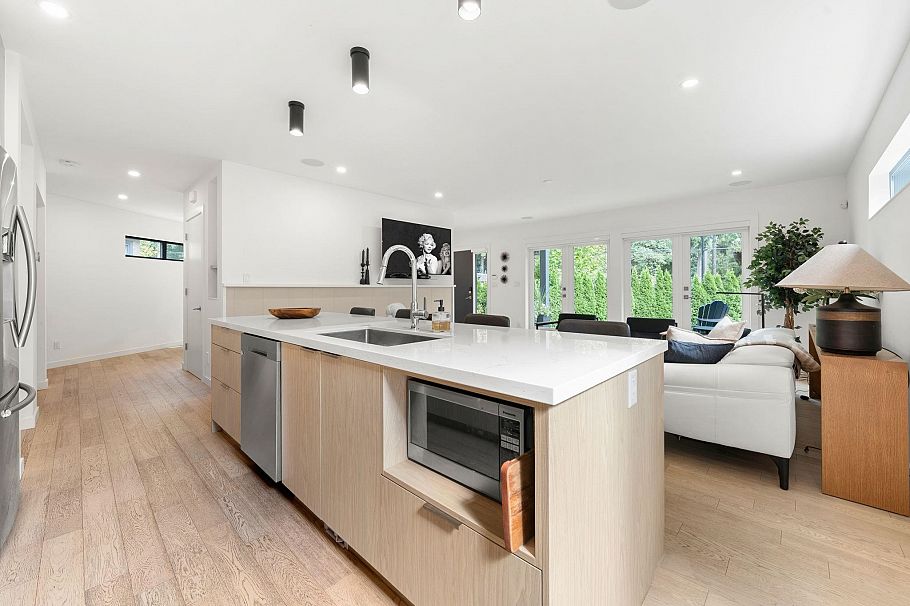 2025 Mackay Avenue North Vancouver, BC - 11