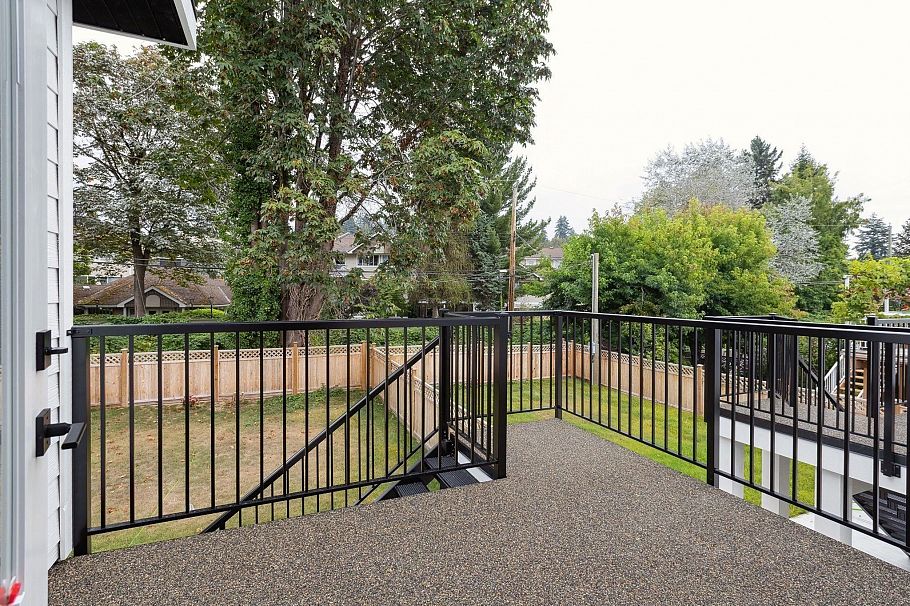 1330 W 15th Street North Vancouver, BC - 17