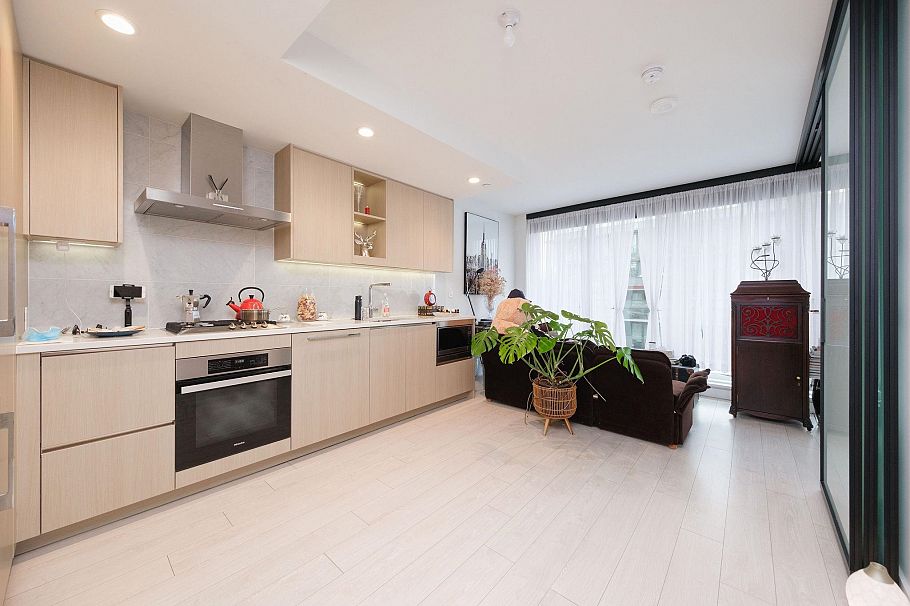 905 1768 Cook Street Vancouver, BC - 1