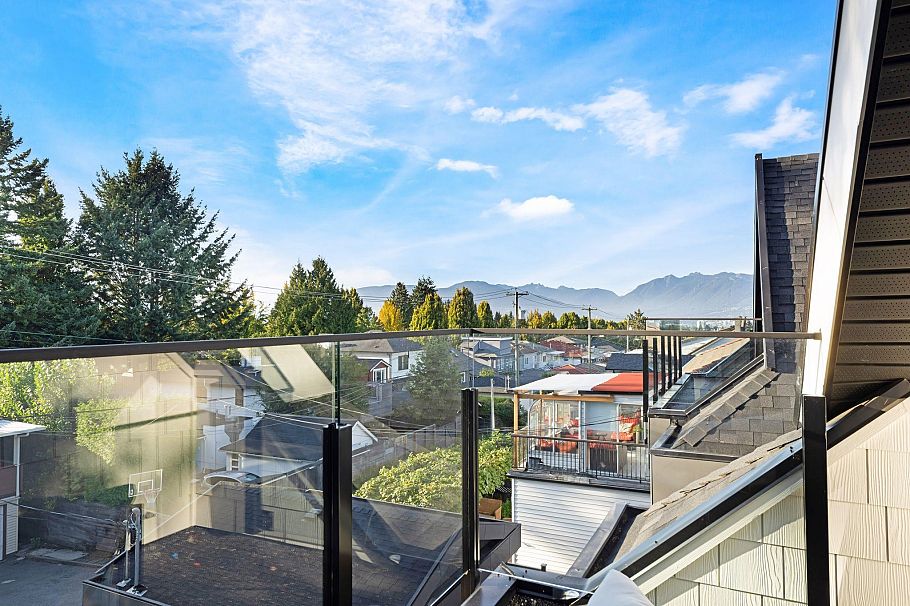 2 1233 E 37th Avenue Vancouver, BC - 26