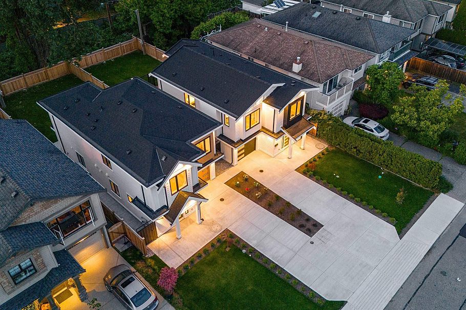 1330 W 15th Street North Vancouver, BC - 20