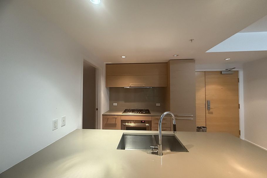 606 5782 Berton Avenue Vancouver, BC - 6