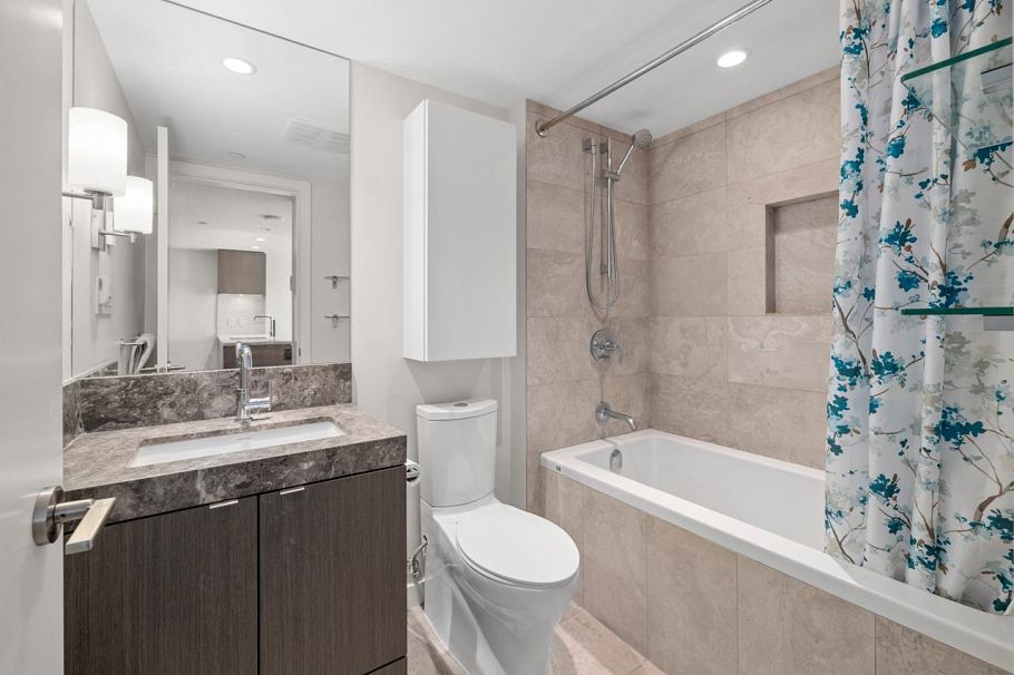 610 125 E 14th Street North Vancouver, BC - 16