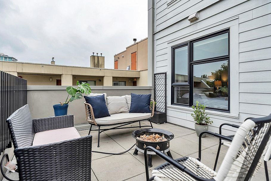 212 111 E 3rd Street North Vancouver, BC - 22