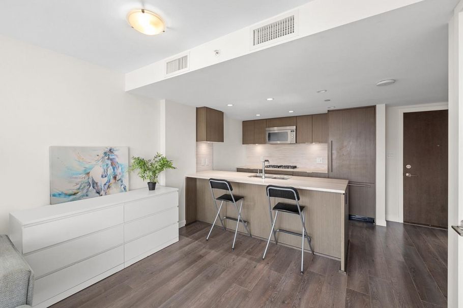 610 125 E 14th Street North Vancouver, BC - 10