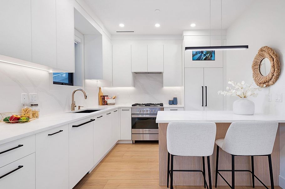 2 1233 E 37th Avenue Vancouver, BC - 2