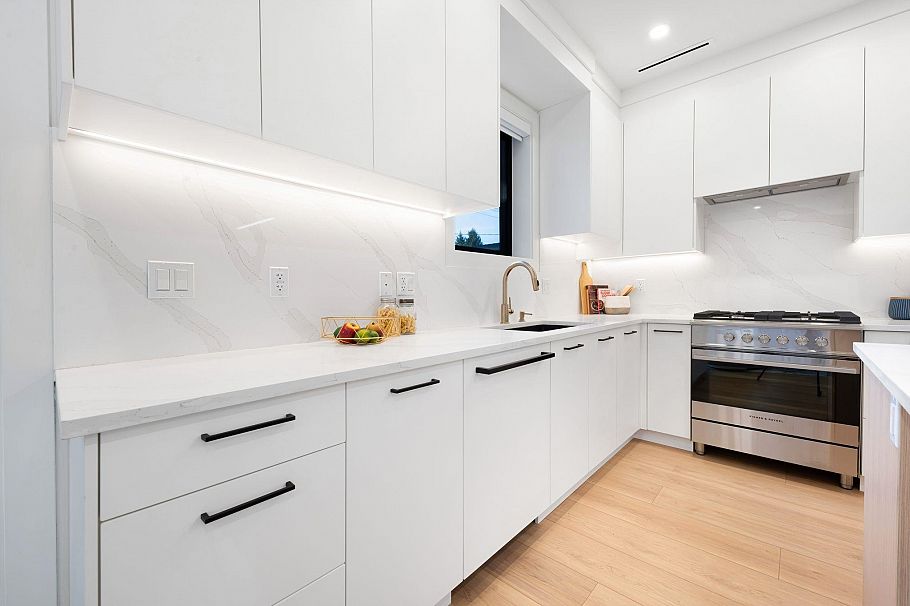 2 1233 E 37th Avenue Vancouver, BC - 5