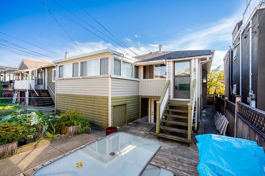 1595 E 36th Avenue Vancouver, BC - 26