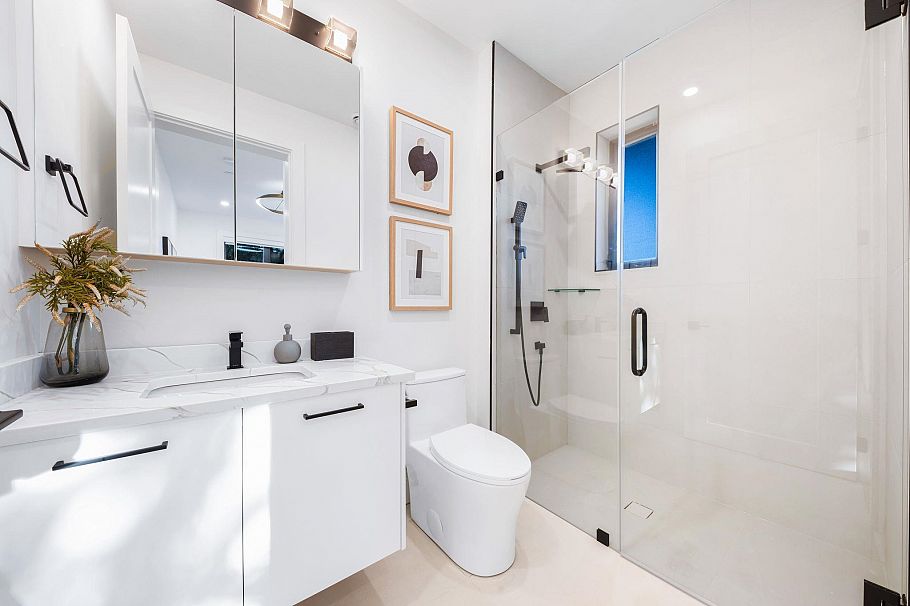 2 1233 E 37th Avenue Vancouver, BC - 18