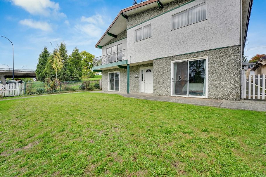 1457 SE Marine Drive Vancouver, BC - 36