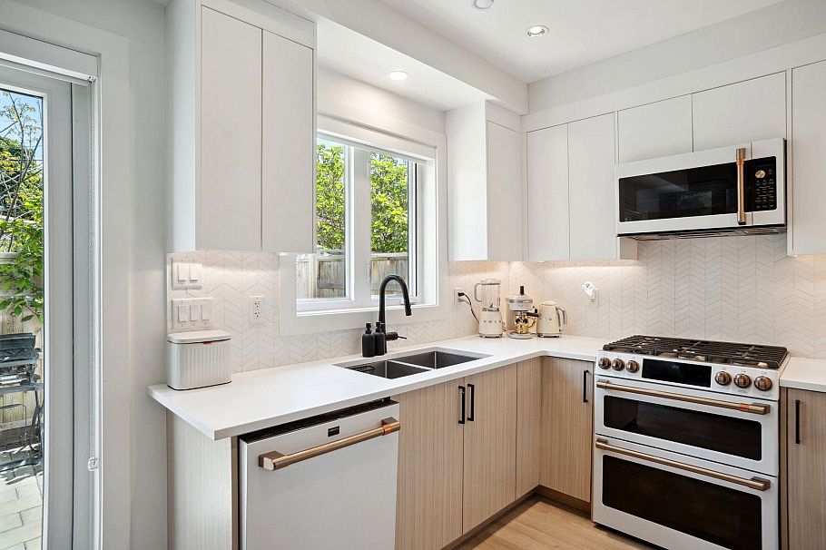 5018 Nanaimo Street Vancouver, BC - 10