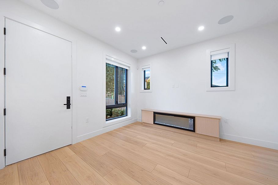 5325 Inverness Street Vancouver, BC - 4