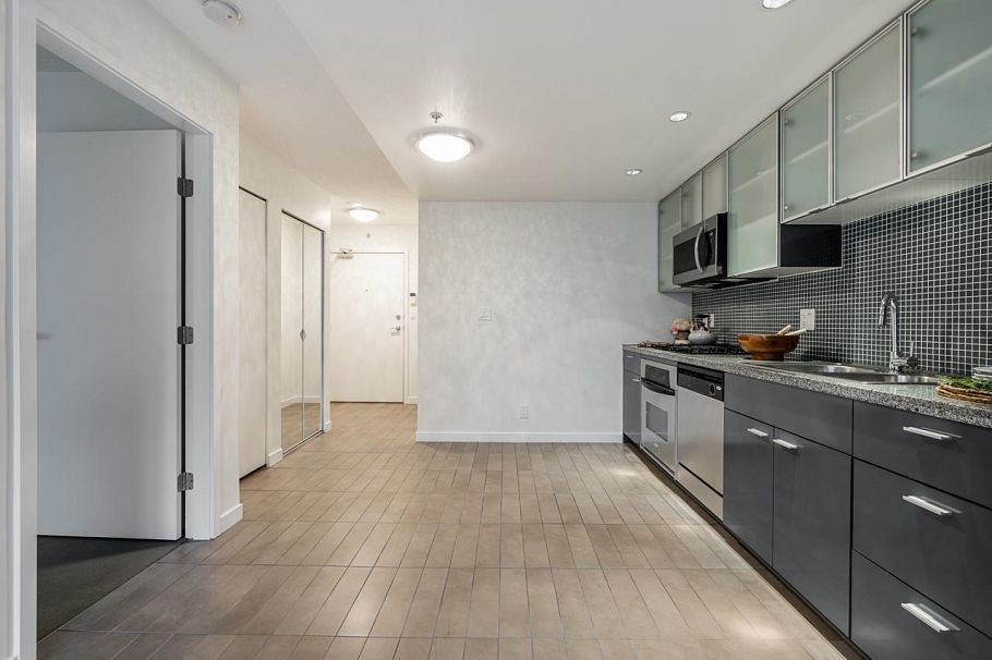 1207 33 Smithe Street Vancouver, BC - 6