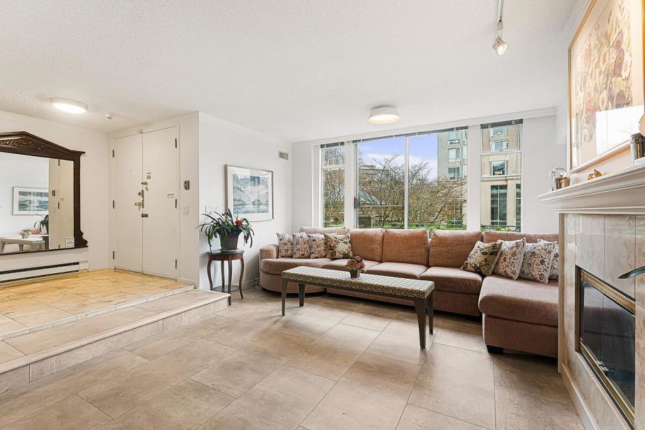 TH1 2668 Ash Street Vancouver, BC - 5