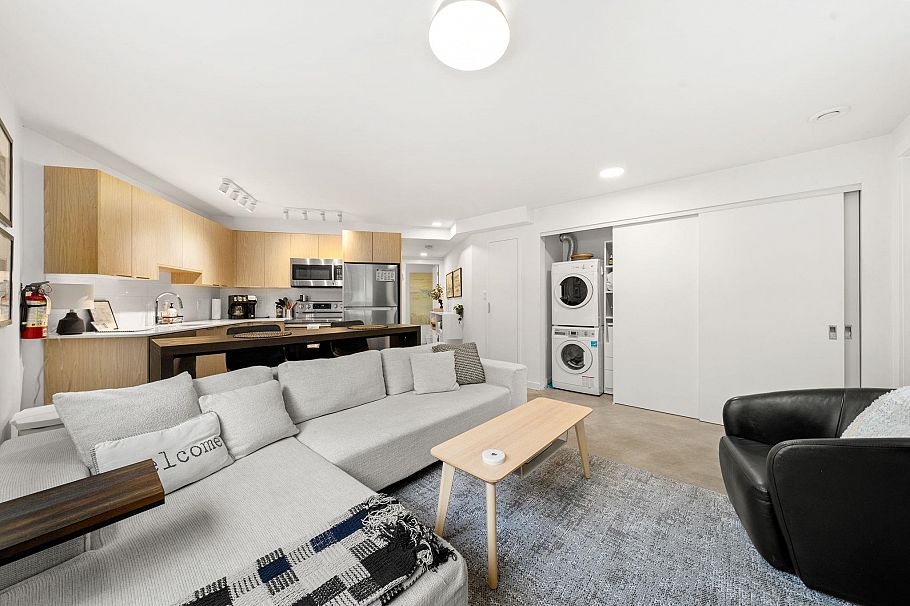 2025 Mackay Avenue North Vancouver, BC - 30