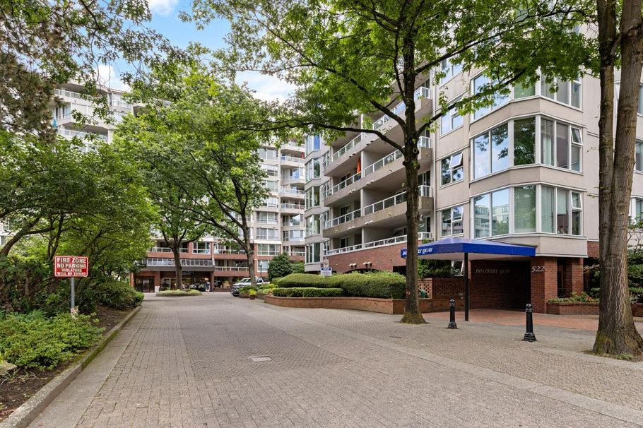 908 518 Moberly Road Vancouver, BC - 2