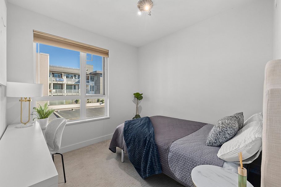 305 733 W 14th Street North Vancouver, BC - 13